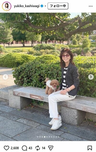 柏木由紀子のInstagram投稿（マリンコーデ・カット4）