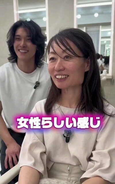 胸のあたりまで届く黒髪で、前髪を横に流していた来店時の様子