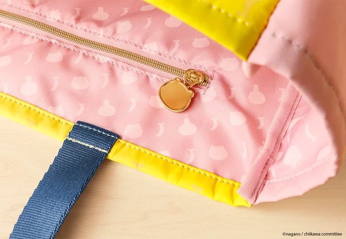 ちいかわのシルエットを使った特製チャームまで付いています