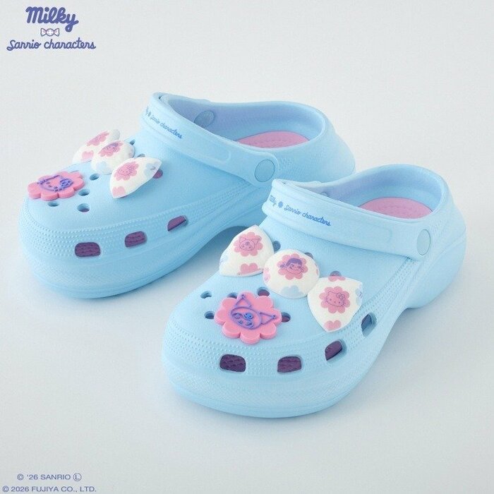 涼しげな水色のトーンでアクセントになるサックス