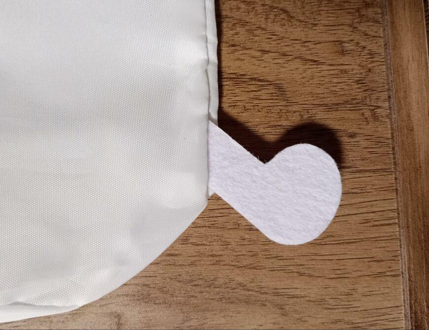 筆者撮影（ダイソー、底マチ付き巾着　メジェド柄）