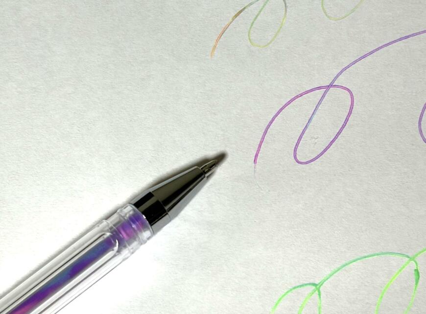 筆者撮影（ダイソー、ボールペン（レインボー、中性、2本、B））