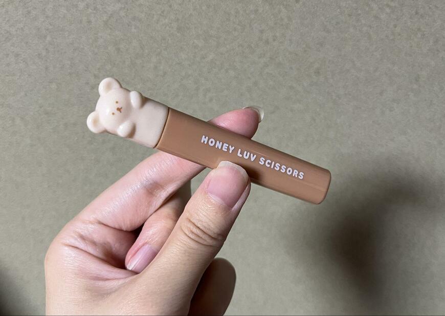 ダイソー、コンパクトキャップ付ハサミ（ベージュ）