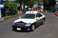 展示用のパトカーに乗車した「3歳娘と父親」　娘の「まさかの発言」がジワジワくると話題に