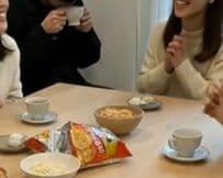 【家具DIY】淡路島の自宅兼宿〈4人掛けダイニングテーブル〉→取り外しもできる〈6人掛けの拡張式テーブル〉に大変身！機能的なアイデアに脱帽