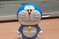 セリアで購入した「ドラえもん」に強烈な違和感　横から見た姿に「トムとジェリーに出てくるタイプ」