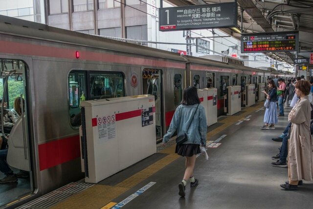 駅のホームで目撃した「珍しすぎる光景」　電光掲示板に表示されたモノに「この瞬間を撮れて凄い」