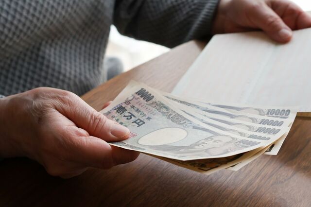【中央値130万円】おひとりさまの貯蓄のリアル「全体平均919万円」とのギャップに注意！50歳代3人に1人が貯蓄ゼロ。貯まる人・貯まらない人「何が違う？」