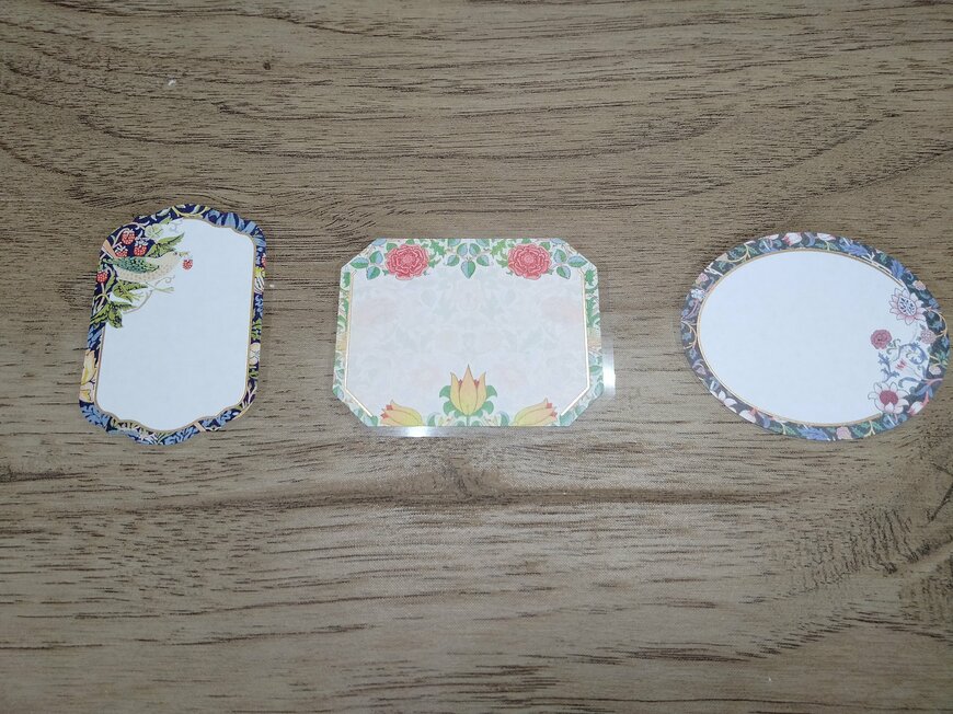 筆者撮影（セリア、ウィリアム・モリスのフレークシール）