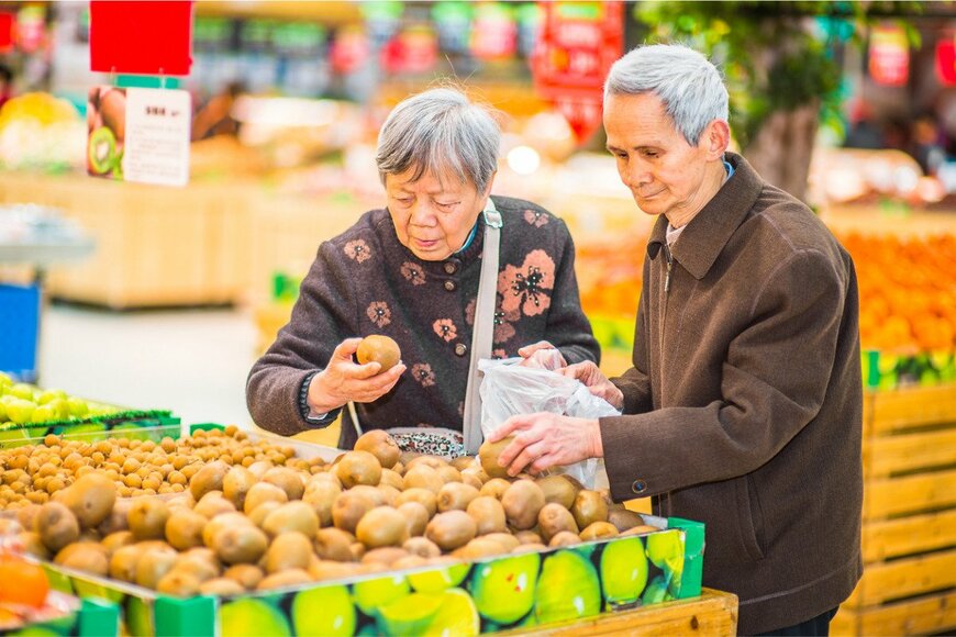 10月の「食品値上げ数」約6700品目へ。60歳代の厚生年金・国民年金額と就業状況とは