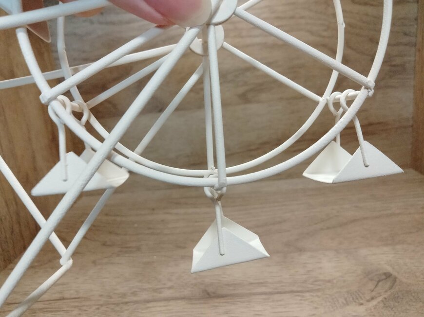 筆者撮影（ダイソー、アイアン小物（観覧車））