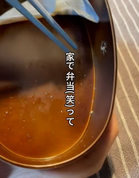 元料理人の父が息子に作る【のっけ盛り弁当】おかずがはみ出る豪快ボリュームはまるで“宝箱”