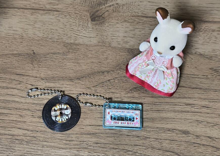 セリア、キーホルダー レトロテープ＆レコード商品画像