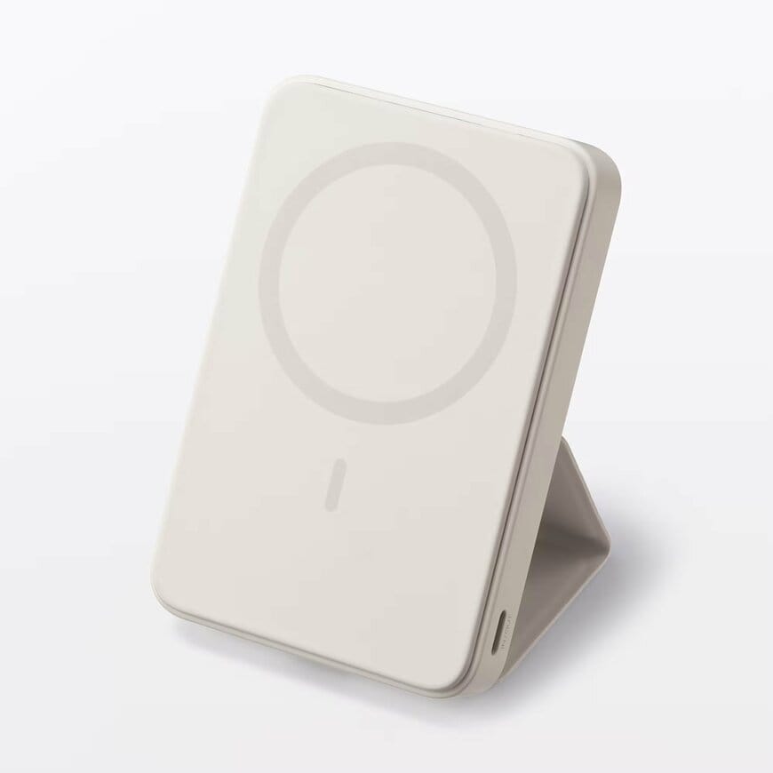 無印良品ネットストア スマホスタンドにもなるモバイルバッテリー(マグネット式充電対応5000mAh)の画像