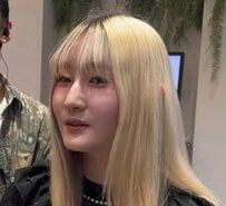 【激変】髪の広がりに悩む女性　まとまり感のあるレイヤーカットで大人可愛くイメチェン