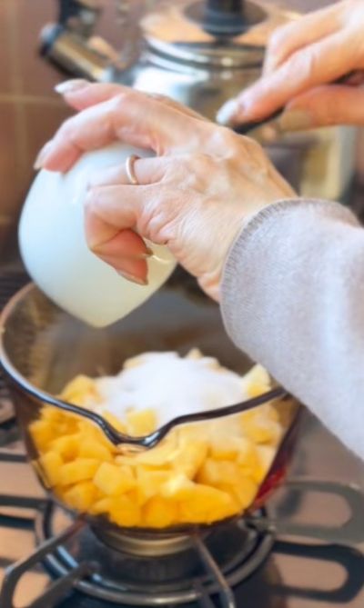 「りんごジャム」を作ります