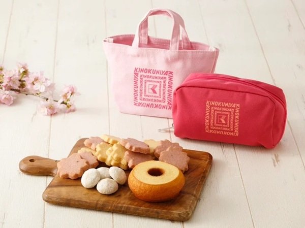 春色カラーで気分もアガる「桜スイーツバッグ&ポーチ」