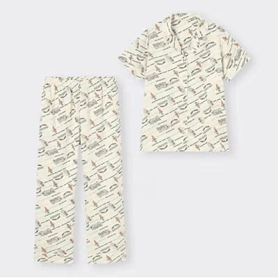 まるでサンドウィッチショップの包装紙のようなデザインがかわいいサテンのパジャマ