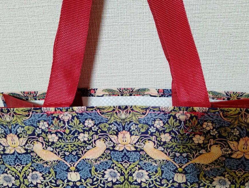 筆者撮影（セリア、割布ハンドルバッグ ウィリアム・モリス）