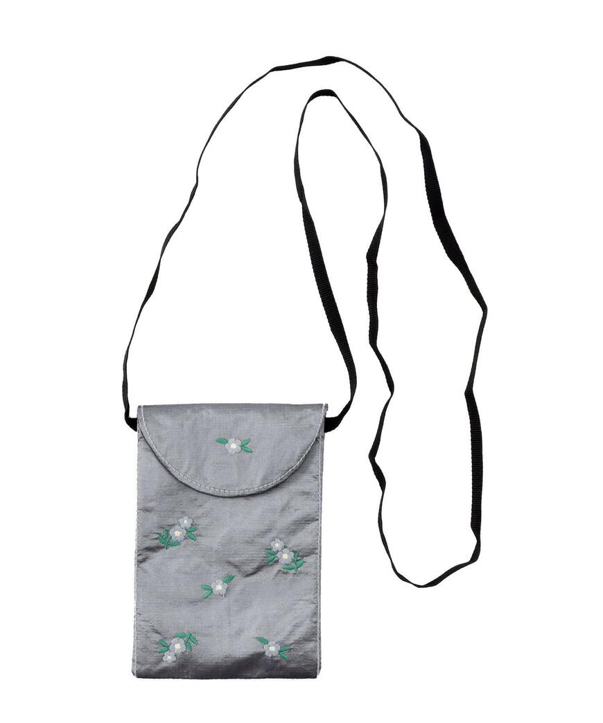 出所：パルグループ公式ファッション通販サイト 3COINS 刺繍ショルダーポーチ：大／ベトナム