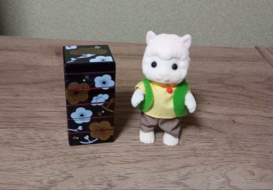 筆者撮影（株式会社トイズスピリッツ、日本の究極和食！ざ・おせち重マスコット六）