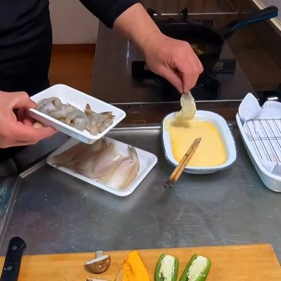 父親が「家族のために作る」愛情弁当がたまらない…　ボリューム満点の「天丼弁当」が最高