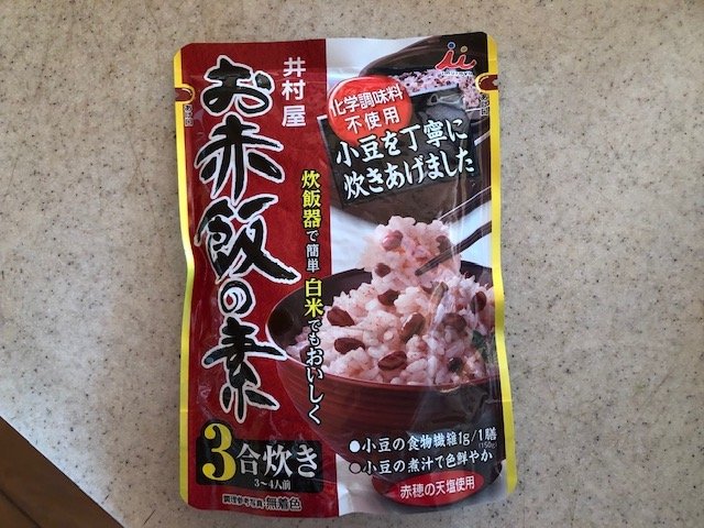 業務スーパー『井村屋　お赤飯の素（3合炊き）』（筆者撮影）