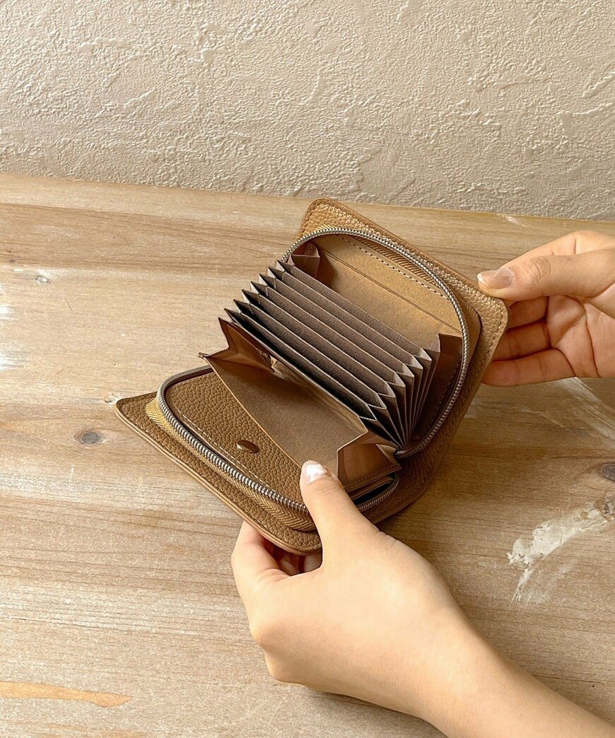 出所：パルグループ公式ファッション通販サイト 3COINS 《2月3日より順次販売》カードケース