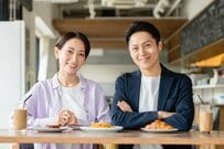 【持ち家と賃貸】年収は680万円と679万円でほぼ同じなのに、貯蓄は2179万円と1207万円。差の「972万円」はどこから来るのか