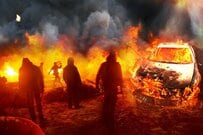 テロ、暴動を呼ぶ若者の怒りと不満～労働環境の格差による政治リスクとは