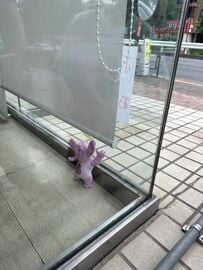 ぬいぐるみを紛失した娘　カーショップで「保護されていた姿」がたまらない