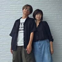 【60歳妻＆49歳夫】夫婦で楽しむ〈黒シャツリンクコーデ〉がスタイリッシュで素敵
