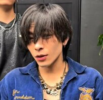 黒髪の男性が「長いままバチバチかっこいいやつ」をオーダー！まさかの変身姿に絶賛の声