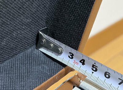salut!(サリュ)、トランク型脚付き収納スツール商品画像