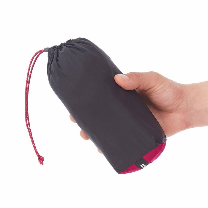 コンパクトに収納でき、携行に便利