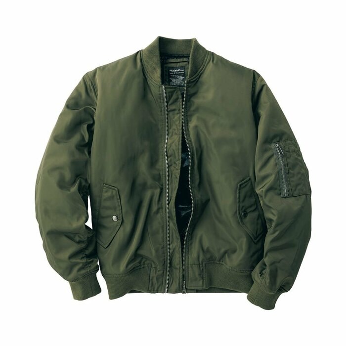 定番で一番合わせやすい「カーキ」