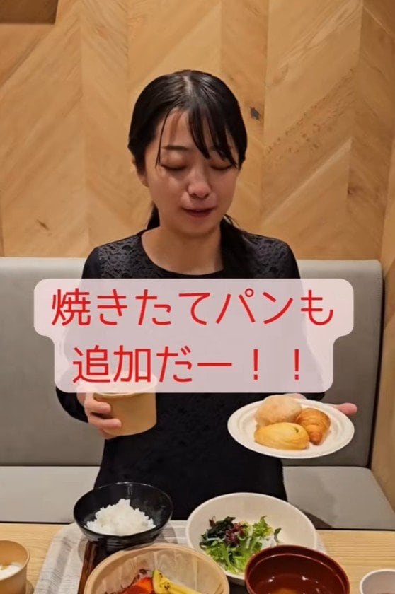 出所：@superhotel_official「ホテルの朝食ビュッフェあるある」