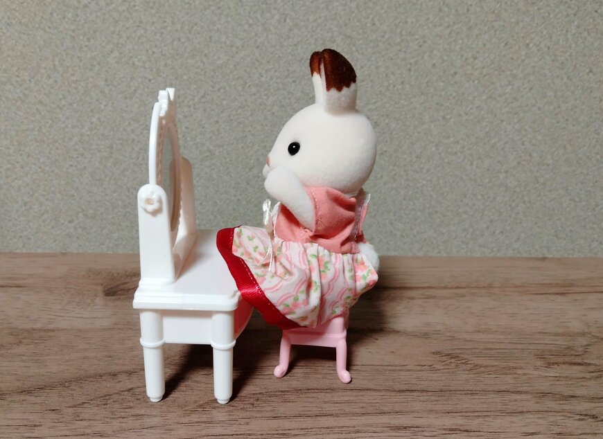 筆者撮影（キャンドゥ、ミニチュアベッド＆ドレッサー）