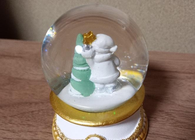 出所：筆者撮影（ダイソー、LEDスノーボール（ホワイト））