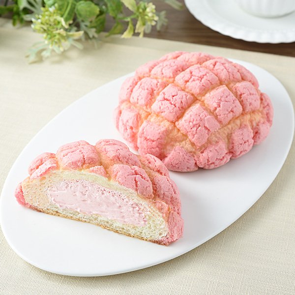 ファミリーマートの新商品:あまおう苺のメロンパン