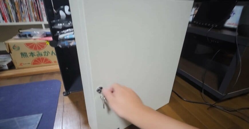 扉を閉じた状態のキーボックス