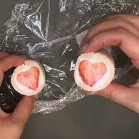 断面のハートが可愛い！〈いちご〉や〈キウイ〉の【フルーツサンド弁当】カラフルで見栄えばっちり！