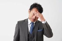 役職定年とは？50歳～65歳「課長など管理職世代」の年収事情は厳しいのか