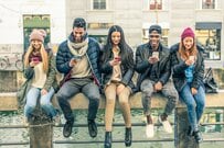 Z世代のアプリの利用時間は1日あたり5時間55分！世代間ギャップがどのくらいあるのかも考察