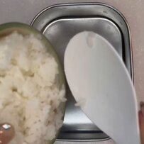 母が高校生の娘のために作る「野菜の肉巻きフライ弁当」　彩り豊かな弁当の「詰めワザ」にも注目