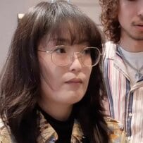 「癖のある前髪×縮毛矯正が残る髪」にパーマをかけたい女性→プロの手で…モードな雰囲気のおしゃれパーマスタイルに！