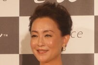 床嶋佳子 自宅の庭を紹介！「スパティフィラム」の花が咲き「綺麗に咲いていますね」「すごい 育て方が良いのか」「たくさん咲いて嬉しいですね」の声