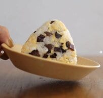 【きくらげとたまごのおにぎり】食感が気になってしょうがない！「きくらげ」の意外性と「たまご」のボリュームと融合するおにぎり