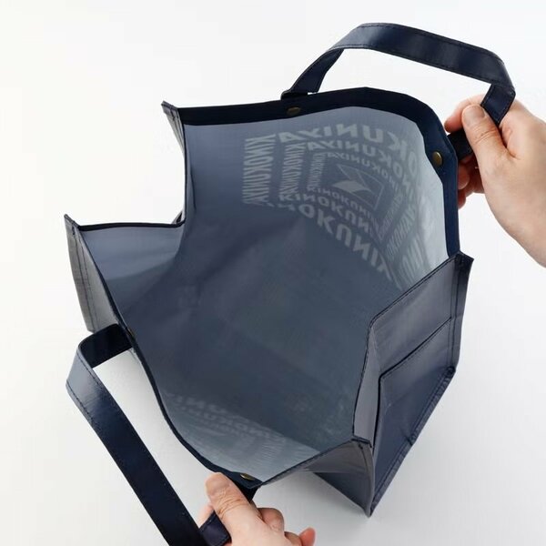 バッグの内側に備え付けられた4つのスナップボタン