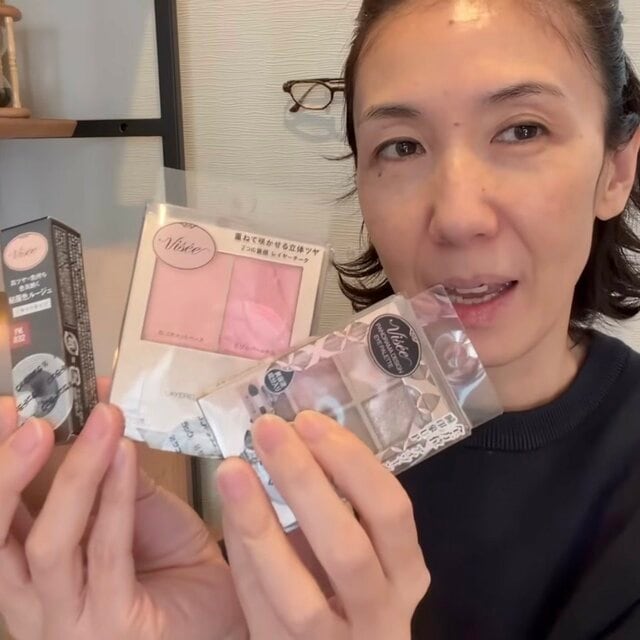 「明日全部買いに行ってきます！」50代元CAが「ヴィセのアイシャドウ・チーク・リップ」でメイク！大人女性らしい上品な仕上がりに